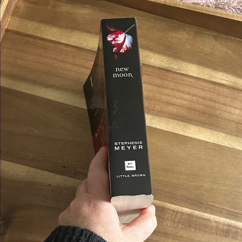 New Moon Book with Red and White Flower Cover - Picture 5 of 7